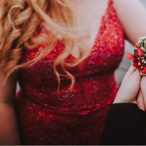 ellie wilde prom dress. Size 16. Worn once and want gone. 400 OBO.